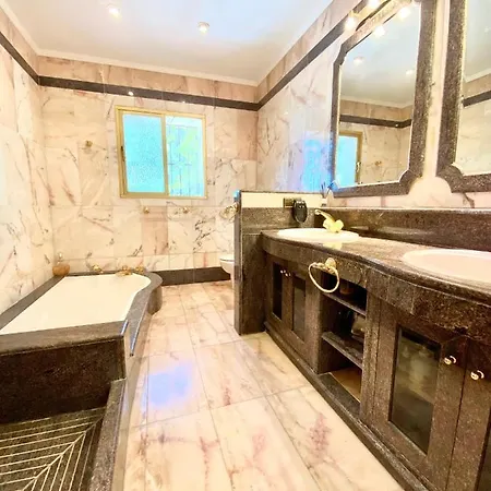Luxury Panoramic Views In Nueva Andalucia